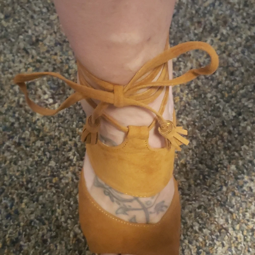 Shoedazzle Platform Heels - Picture 5 of 5